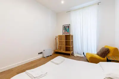 Un ou plusieurs lits dans un hébergement de l'établissement GuestReady - Modern Comfort in Montparnasse