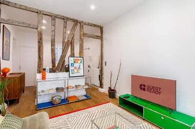 Télévision ou salle de divertissement dans l'établissement GuestReady - Modern Comfort in Montparnasse