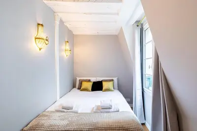 Un ou plusieurs lits dans un hébergement de l'établissement GuestReady - Elegance and charm near the Louvre