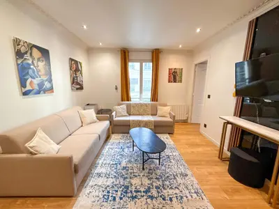 Télévision ou salle de divertissement dans l'établissement UrbanFlat 104 - Grand Apartment Paris Opera