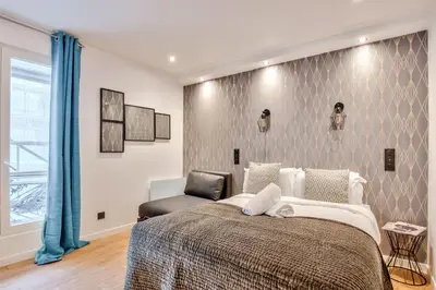 Un ou plusieurs lits dans un hébergement de l'établissement UrbanFlat 104 - Grand Apartment Paris Opera