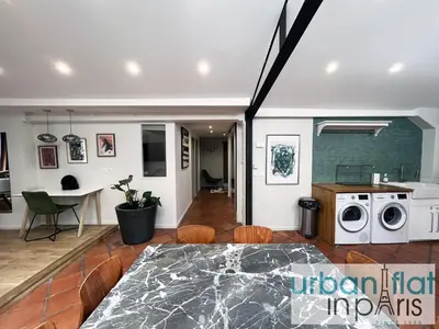 Cuisine ou kitchenette dans l'établissement UrbanFlat 161 - Grand Appartement Central Rue de Paradis