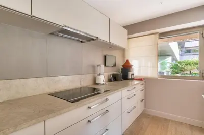 Cuisine ou kitchenette dans l'établissement Prestigious 5BR Avenue Foch Home - Arc de Triomphe