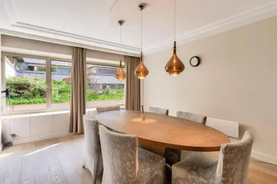 Coin salon dans l'établissement Prestigious 5BR Avenue Foch Home - Arc de Triomphe