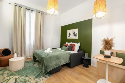 Un ou plusieurs lits dans un hébergement de l'établissement Charming Parisian studio