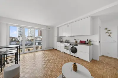 Cuisine ou kitchenette dans l'établissement T2 haut standing avec vue sur les toit Paris 13
