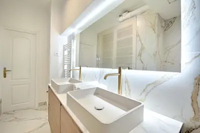 Salle de bains dans l'établissement Tuileries Saint Honore 6P AC by Melvane