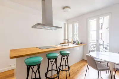 Cuisine ou kitchenette dans l'établissement Eiffel Tower Invalides Renovated