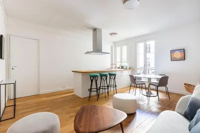 Cuisine ou kitchenette dans l'établissement Eiffel Tower Invalides Renovated