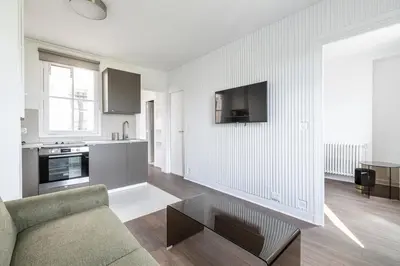 Cuisine ou kitchenette dans l'établissement Place Leon Blum - Voltaire - 1 bedroom