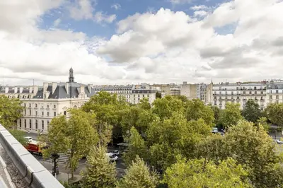 Vue générale sur Paris ou vue de la ville depuis l'appartement