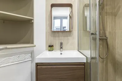Salle de bains dans l'établissement Place Leon Blum - Voltaire - 1 bedroom