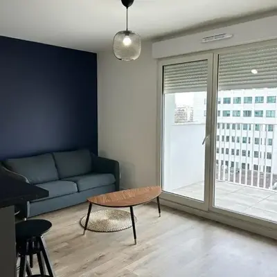 Bright 2BR Apartment for 4 Guests with Parking