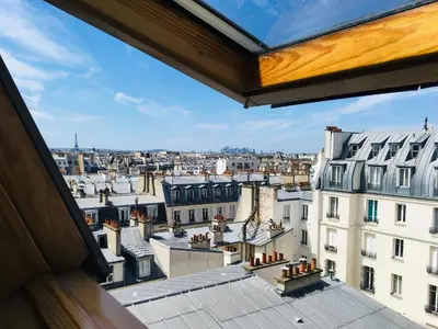 Vue générale sur Paris ou vue de la ville depuis l'appartement