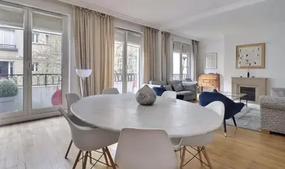 Coin salon dans l'établissement Superbe Appartements Champs Elysees Wagram