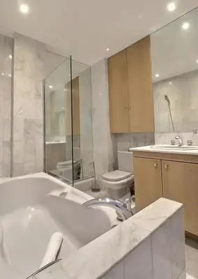 Salle de bains dans l'établissement Superbe Appartements Champs Elysees Wagram