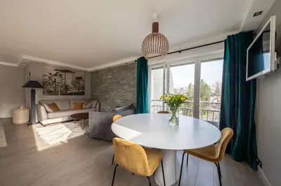 Coin salon dans l'établissement Exclusive Apartment with Open View Walk to Roland Garros