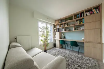 Bibliothèque dans l'appartement