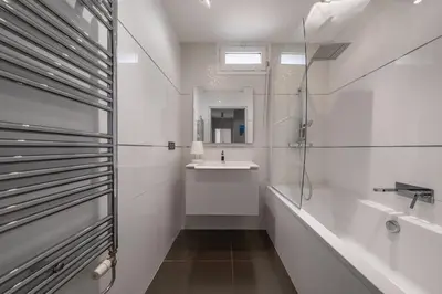 Salle de bains dans l'établissement Exclusive Apartment with Open View Walk to Roland Garros