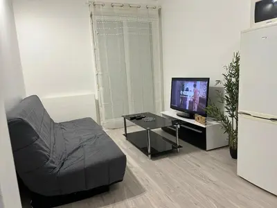 Télévision ou salle de divertissement dans l'établissement New apartment HD video projector Home theater