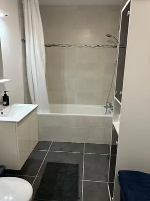 Salle de bains dans l'établissement New apartment HD video projector Home theater