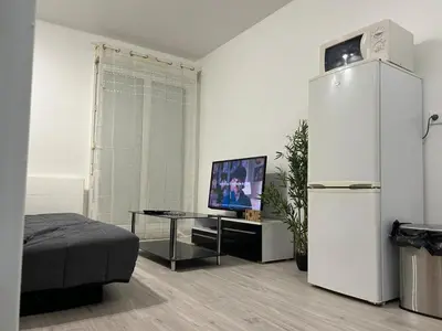 Cuisine ou kitchenette dans l'établissement New apartment HD video projector Home theater