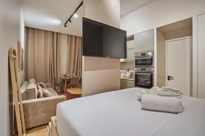 Un ou plusieurs lits dans un hébergement de l'établissement Spacious Apartment in the Heart of Paris near Notre-Dame