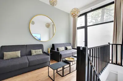 Coin salon dans l'établissement Spacious Apartment -2BR 8P- Near Nation