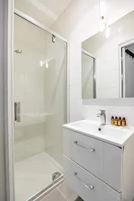 Salle de bains dans l'établissement G # Studio # 2people # Voltaire # StAmbroise