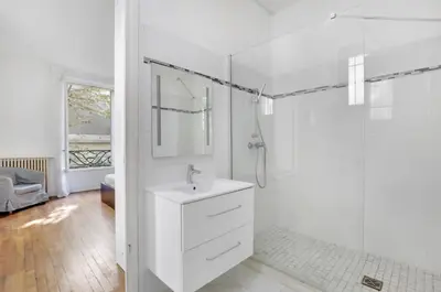 Salle de bains dans l'établissement Superbe Appartements Tour Eiffel Suffren