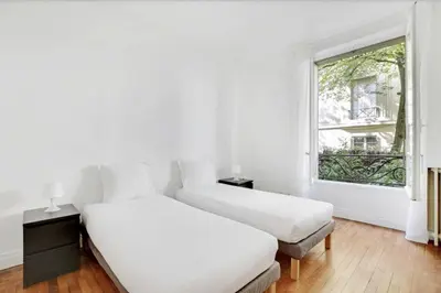 Un ou plusieurs lits dans un hébergement de l'établissement Superbe Appartements Tour Eiffel Suffren