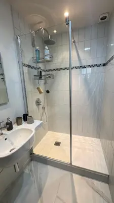 Salle de bains dans l'établissement HAUT MARAIS BEAUX VOLUMES et CLARTE