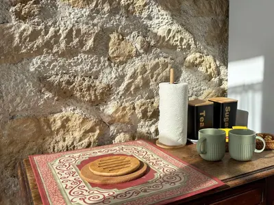 Plateau bouilloire dans l'établissement Un cosy studio near Notre Dame Paris 5