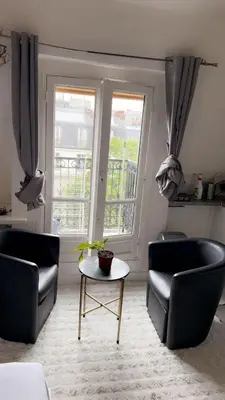 Coin salon dans l'établissement Sweet appartment in center of paris
