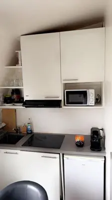 Cuisine ou kitchenette dans l'établissement Sweet appartment in center of paris