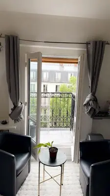 Balcon ou terrasse dans l'établissement Sweet appartment in center of paris