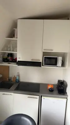 Cuisine ou kitchenette dans l'établissement Sweet appartment in center of paris