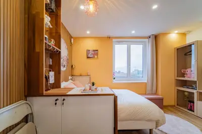 Un ou plusieurs lits dans un hébergement de l'établissement Paris Homestay en Rose