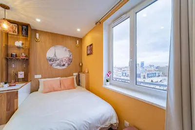 Un ou plusieurs lits dans un hébergement de l'établissement Paris Homestay en Rose