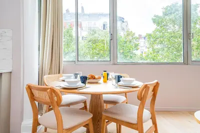 Plan de l'établissement Stylish 1-Bedroom Apartment with Air Conditioning in Paris 17th