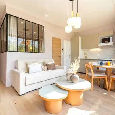 Stylish 1-Bedroom Apartment with Air Conditioning in Paris 17th