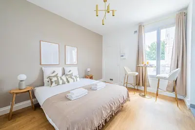 Un ou plusieurs lits dans un hébergement de l'établissement Cozy Studio in the Heart of Issy Close to Paris