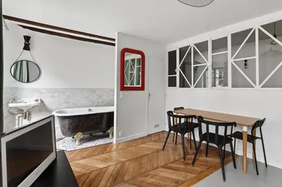 Coin salon dans l'établissement Premium 1BR flat with direct access to the RER B