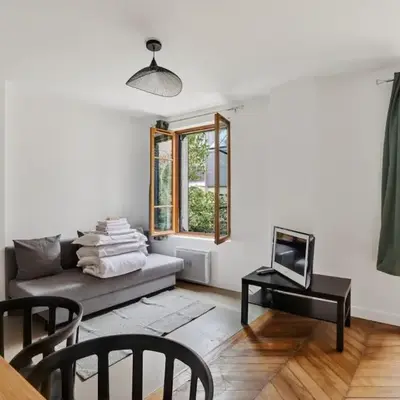 Premium 1BR flat with direct access to the RER B