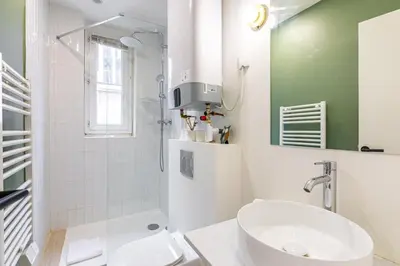 Salle de bains dans l'établissement GuestReady - Parisian Charm near the Eiffel Tower