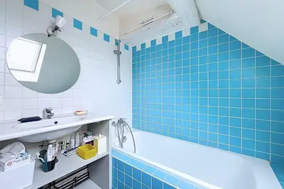Salle de bains dans l'établissement Grand 3 pièces proche canal Saint Martin