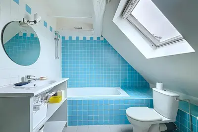 Salle de bains dans l'établissement Grand 3 pièces proche canal Saint Martin