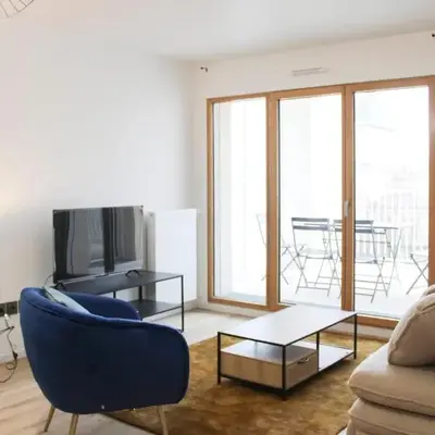 Bright stay in Vanves for 6 people