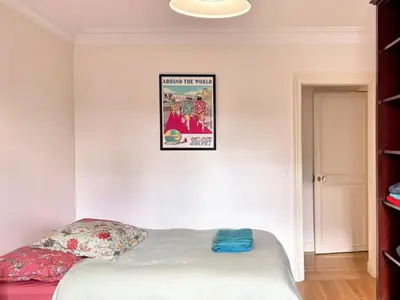 Un ou plusieurs lits dans un hébergement de l'établissement Large 4-room apartment in Paris 5th Cuvier
