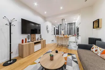 Télévision ou salle de divertissement dans l'établissement Appartement lumineux vaugirard a Paris 15 - 4P
